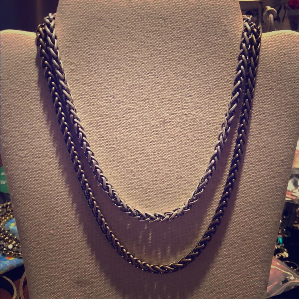 Set of two chains
